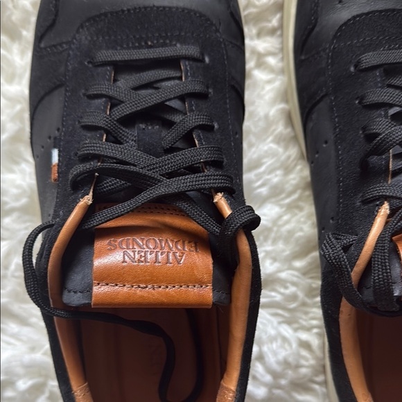 ALLEN EDMONDS- Port Washington 1922 - Size 10 Men's Black and Brown Snea… - Picture 3 of 8